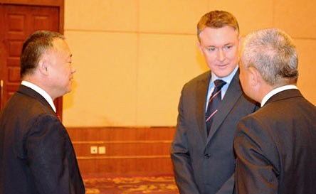 Chinese drug control officials Mr. Liu Yeujin (left) and Mr. Wei Xiaojun with UNODC's Jeremy Douglas (centre)
