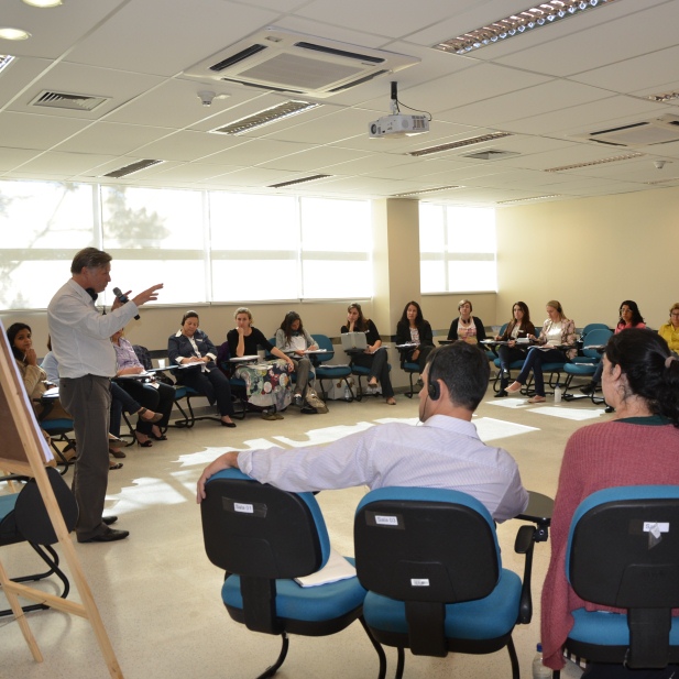 Psicólogos, educadores e gestores públicos participam de capacitação da metodologia Unplugged. Foto: UNODC