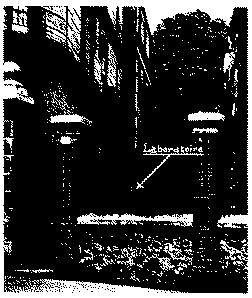 Full size image: 38 kB, Gate of the laboratory yard at Montgeron