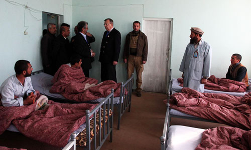 Photo: Fardin Waezi (UNAMA): Mr. Fedotov visits clients at the Jangalak drug treatment centre in Afghanistan