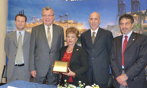 Photo: UNODC Executive Director Yury Fedotov (second left) with Gloria Moreno de López, Director of Customs in Panama (centre) and other officials during the visit to the Panama Port