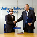 UNODC Executive Director Yury Fedotov (right) and the Minister of Interior of Bahrain Lieutenant General Sheikh Rashid bin Abdullah Al Khalifa (left)