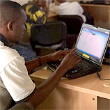 Une première unité mobile d'eLearning livrée en Afrique. Photo: UNODC