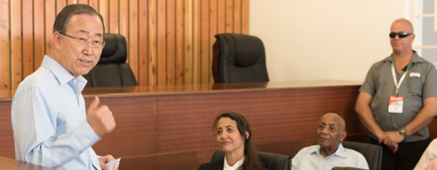 Le Secrétaire général à l'annexe de la Cour Suprême aux Seychelles. Photo : ONU Photo/Mark Garten