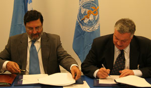 UNODC Director, Division for Policy Analysis and Public Affairs, Sandeep Chawla, and the WHO Director, Department of Mental Health and Substance Abuse, Dr Benedetto Saraceno