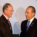 Antonio Costa, diretor do UNODC, e o presidente do México, Felipe Calderón