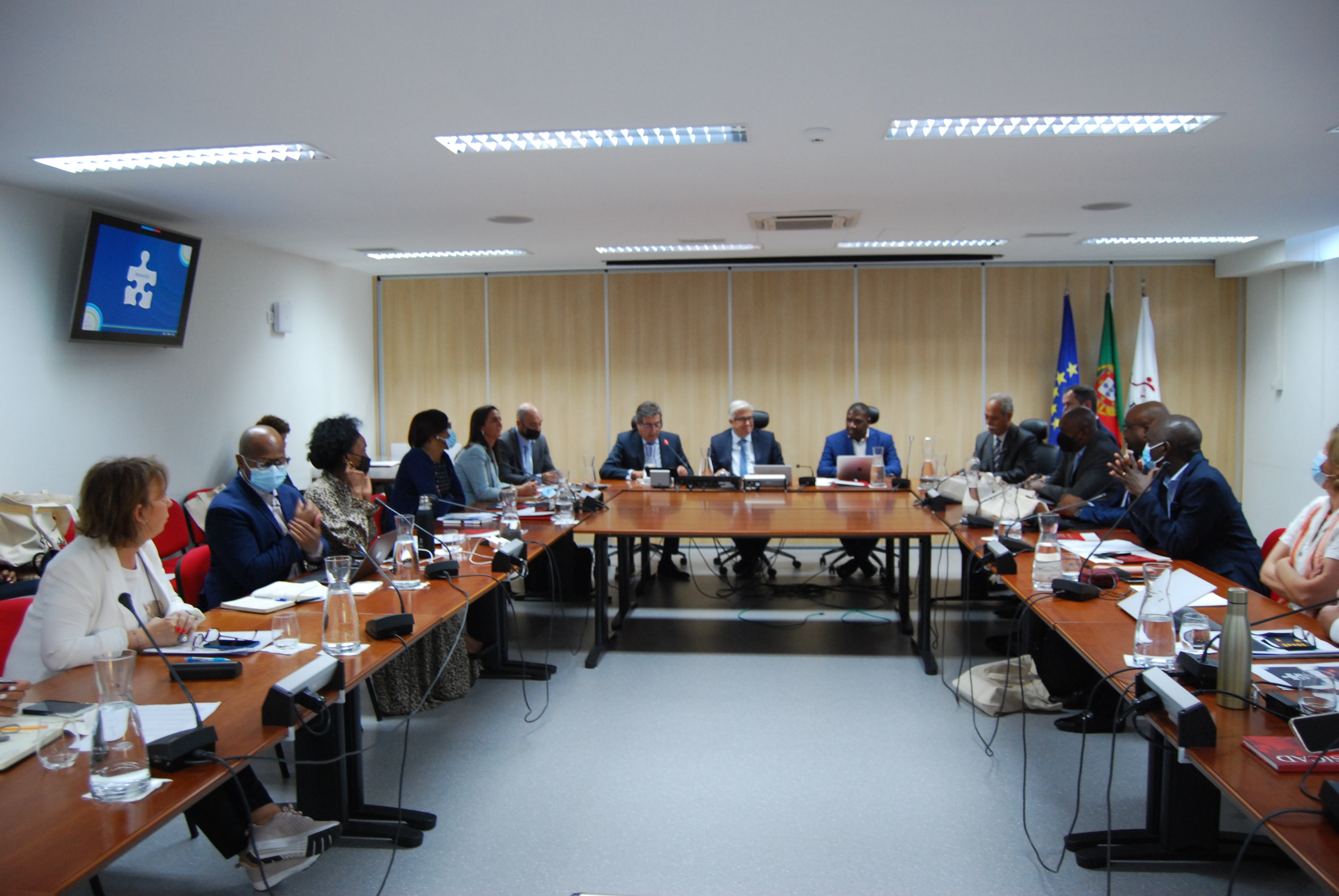 <span style="color: #999999;"><em>Portuguese and Mozambican officials working in the field of drug use prevention and treatment of drug disorders exchange best practices.</em></span>