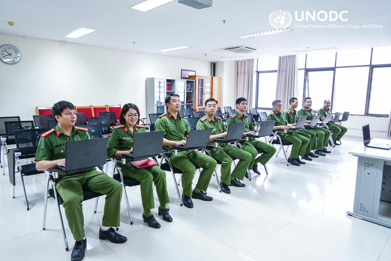 <p>Instructors from the Viet Nam People’s Police Academy work with new equipment provided by UNODC in their new training facility</p>