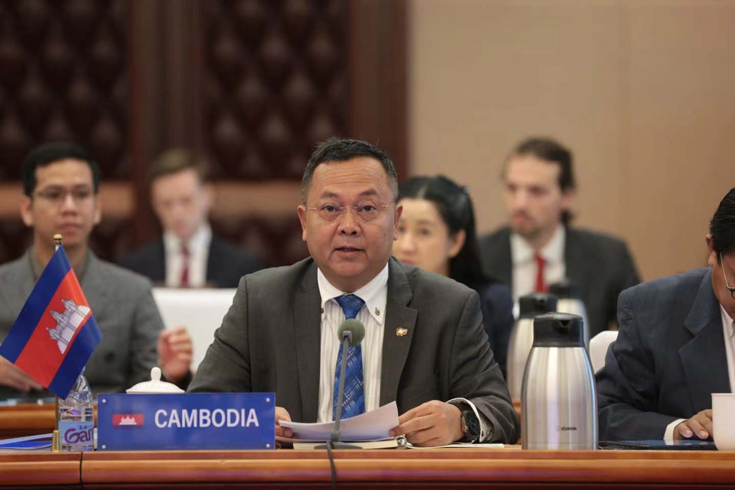 Secretary General of the National Authority for Combating Drugs of Cambodia H.E. Pol. Gen. Meas Vyrith discussing cooperation and achievements in addressing the regional drug situation under the previous SAP of the Mekong MOU